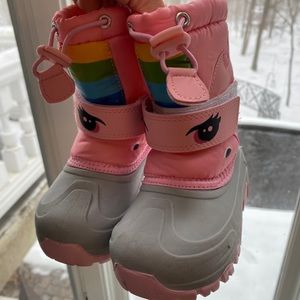 Size 8 unicorn snow boots